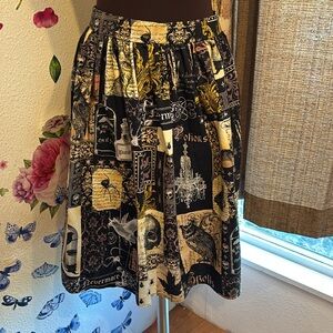 Hemet witchy black and cream novelty goth skirt. Size L.